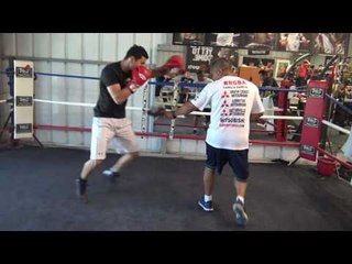 Robert Garcia working with Lindolfo Delgado - EsNews Boxing