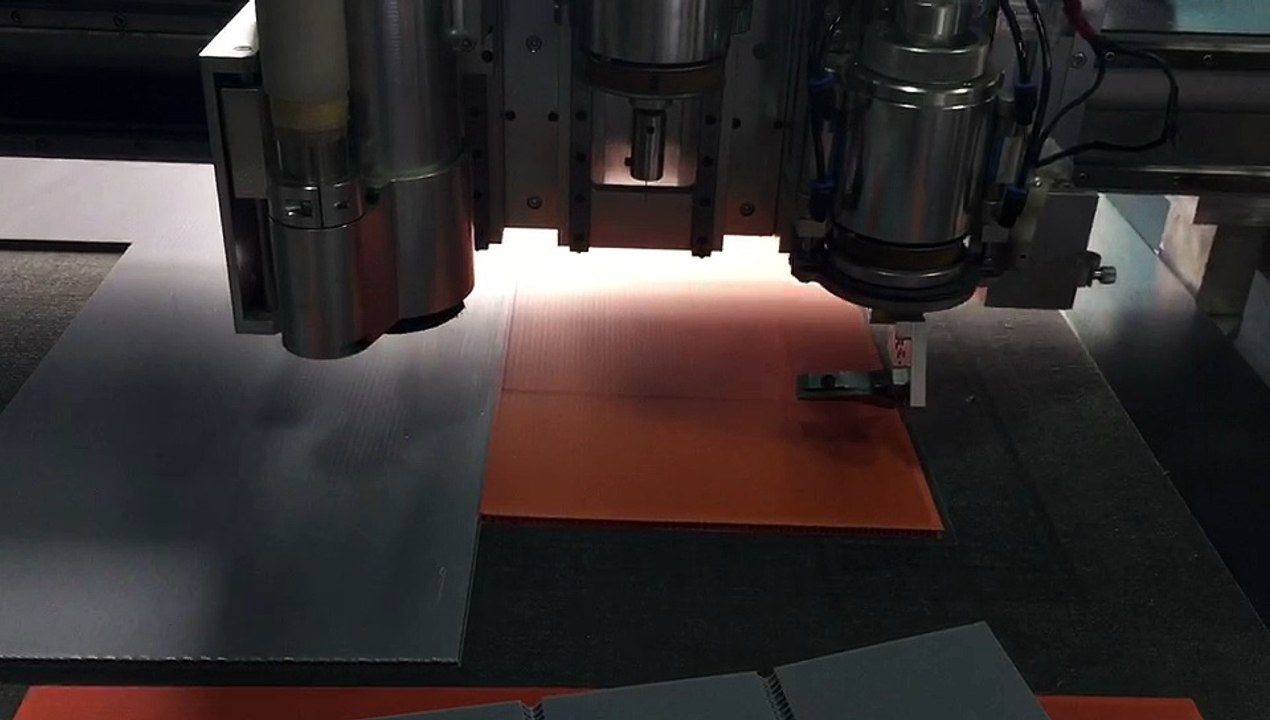 Coroplast PP Plate TwinWall Board Corrugated Sheet Sample Cutter Machine