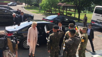 La délégation belge arrive à la DMZ, cette zone démilitarisée qui sépare la Corée du Sud de la Corée du Nord
