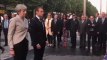 Emmanuel Macron et Theresa May sortent de France-Angleterre pour rendre hommage aux victimes des attentats (vidéo)