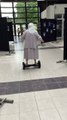 Une nonne de 77 ans est allée voter en hoverboard dimanche dernier