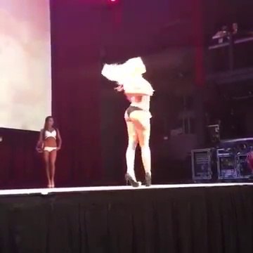 Washington Redskins Cheerleaders - Swimsuit walk-jO3-