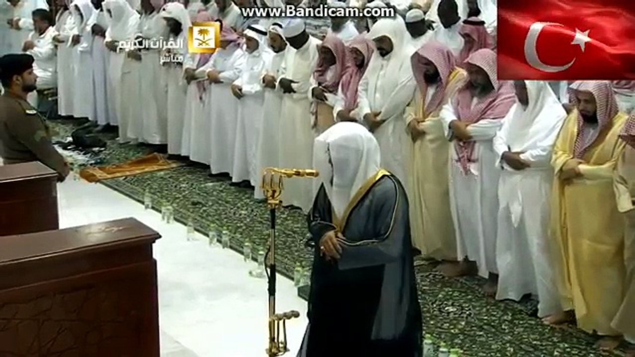 Kabe imamı Türkiye için dua etti