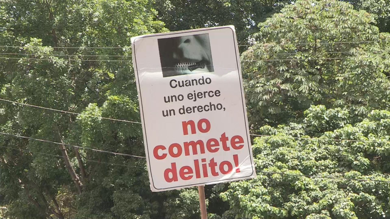 Opositores venezolanos cierran algunas vías de la capital y del interior durante "plantón"