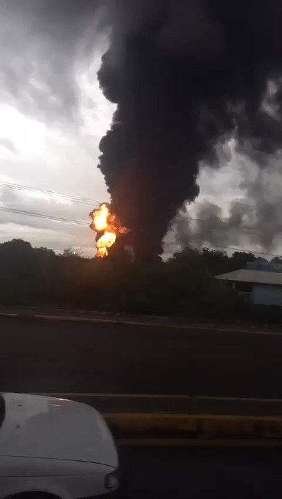 Massive Fire Breaks Out at Mexico State Oil Company's Largest Refinery