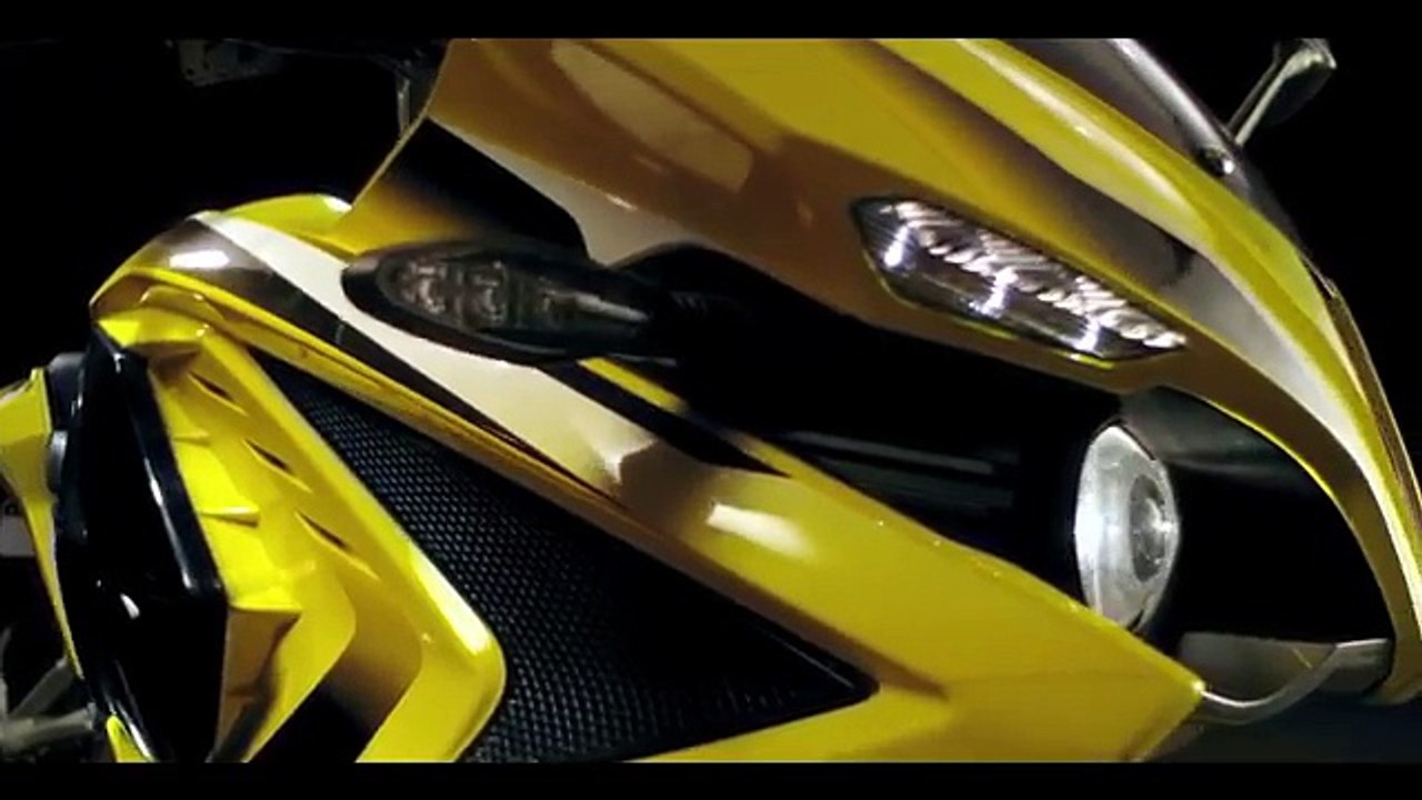 60.PULSAR RS 200- Action Video