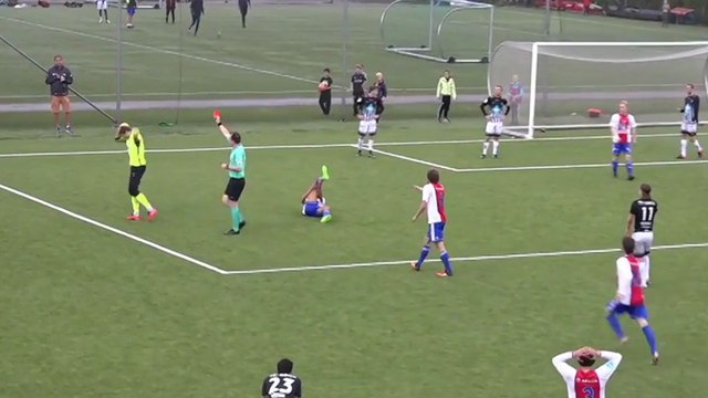 Un gardien casse la jambe d'un des joueurs de l'équipe adverse