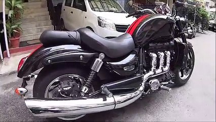 88.2016 Triumph Rocket III Roadster Stock Exhaust Note_Walkaround