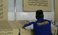 Napi Asal Blitar Tulis Al-Quran Ukuran Raksasa