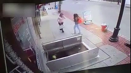 telefonla konuşurken deoya düşmek