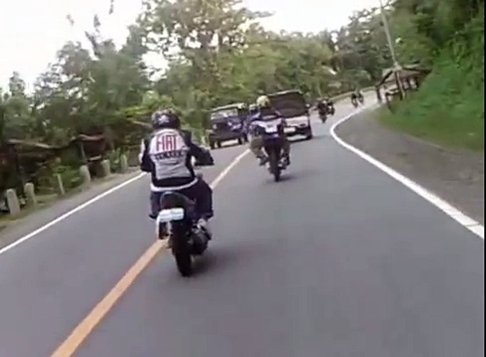 463.Yamaha Sniper almost hit by Multicab