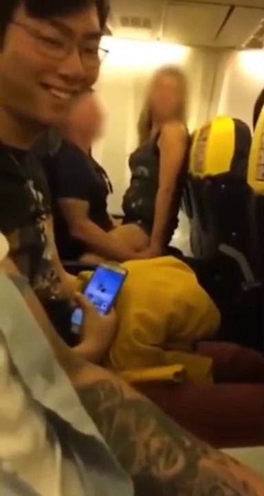 Un couple fait l'amour dans un avion Ryanair sans aucune gêne !