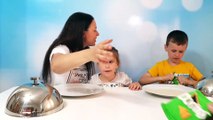 Gerçek yemek Jelibon yemeğe karşı KURBAĞA ADRİANA HANIM VS ALİ BABA Gummy vs real food GİANT FROG