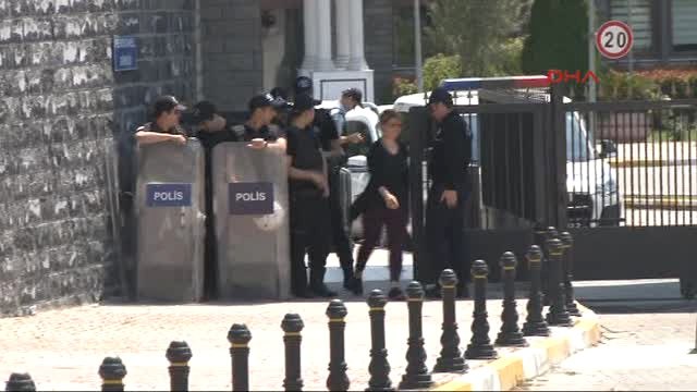 Kadıköy'deki Çatışmada Öldürülen Inanç Özkeskin'in Cenazesi Adli Tıp Kurumundan Alındı