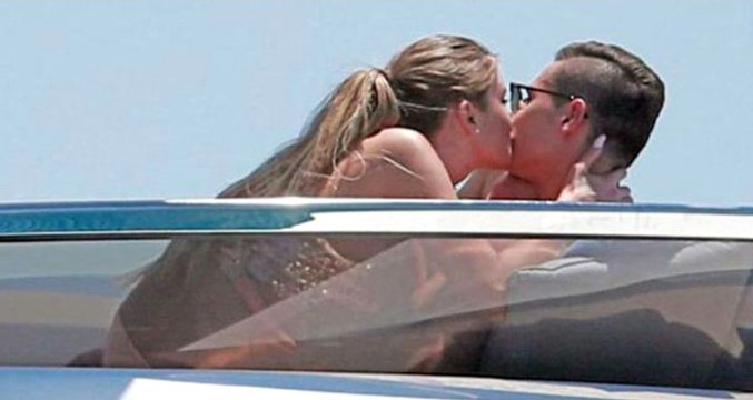 Alman Futbolcu Julian Draxler, Sarışın Güzelle Sevgilisini Aldatırken Yakalandı
