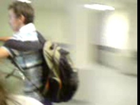 attention les yeu la baston elle fé peur lol