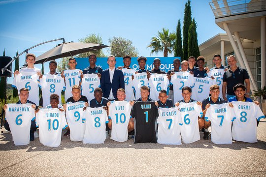 Vingt-et-une signatures au centre de formation