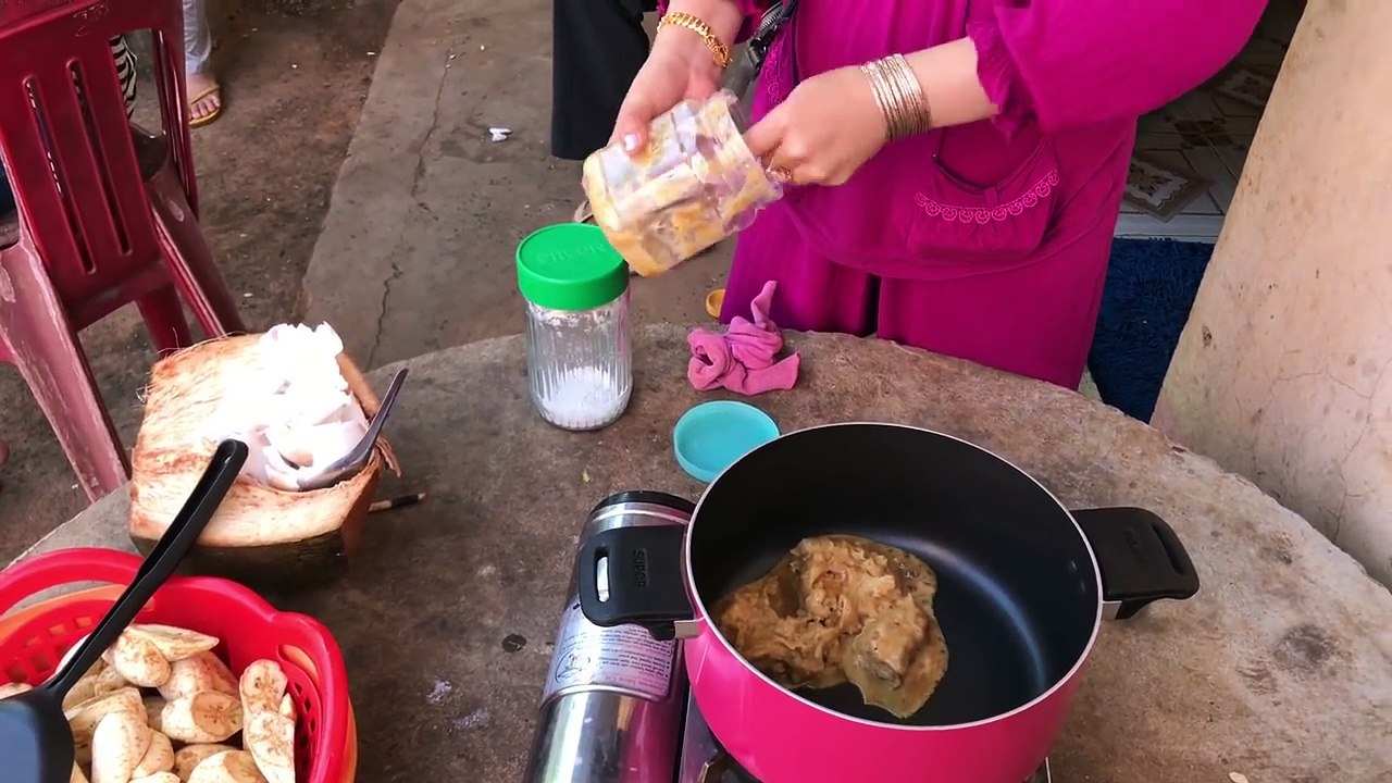 Banana porridge with peanut butter and coconut milk delicious