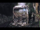 Tarano (RI) - Autobus in fiamme, intervengono i Vigili del Fuoco (14.06.17)