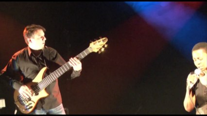 Music video for Je t'ai vu (Live) ft. Brice Guillon performed by Christina Goh.