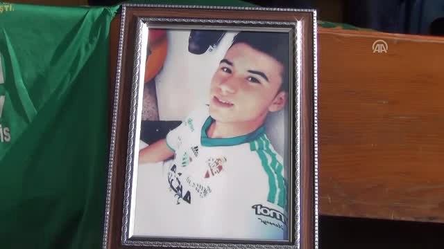 Yıldırım Isabet Etmesi Sonucu Ölen Amatör Futbolcu Toprağa Verildi