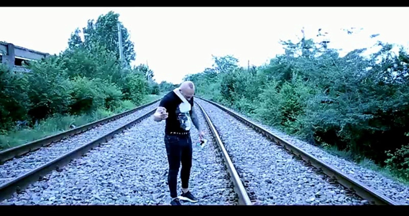 Dani Mocanu & Nicolae Guta - Pun pariu ca te gandesti la impacare ( Oficial Video ) 2017