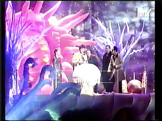 Bon Jovi - Jon  collecting his Best Int Male Brit Award