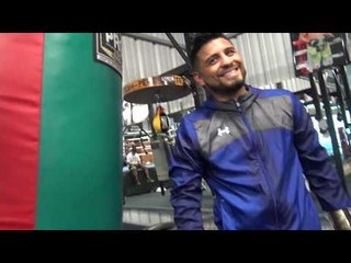 Abner Mares hitting heavybag - EsNews Boxing