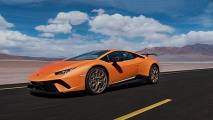 2018 Lamborghini Huracan Performante vs McLaren 720S 2018