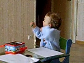 Lucas dessine et danse