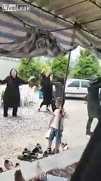 müt-a çocuğu ke-efir mecüwsiy iyraen dewletinin diynsiz şiy-aları ölüleri için yas tutuyor