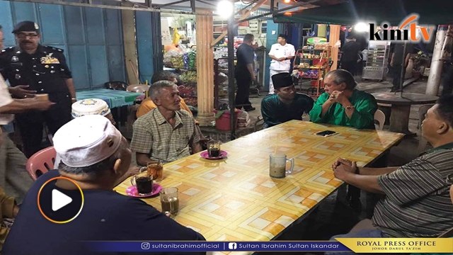 Sultan Johor 'ngeteh' di warung terima pujian