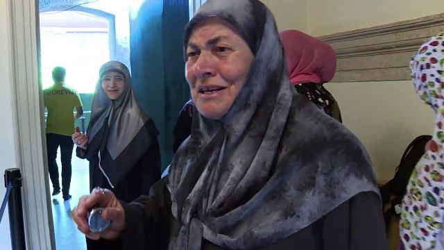 Istanbul: les musulmans viennent voir le manteau du prophète