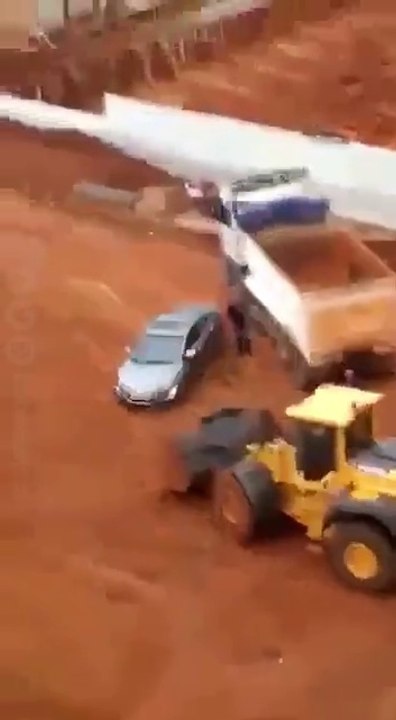 Ne Yaparsan Yap Kepçe Operatörünü Kızdırma!