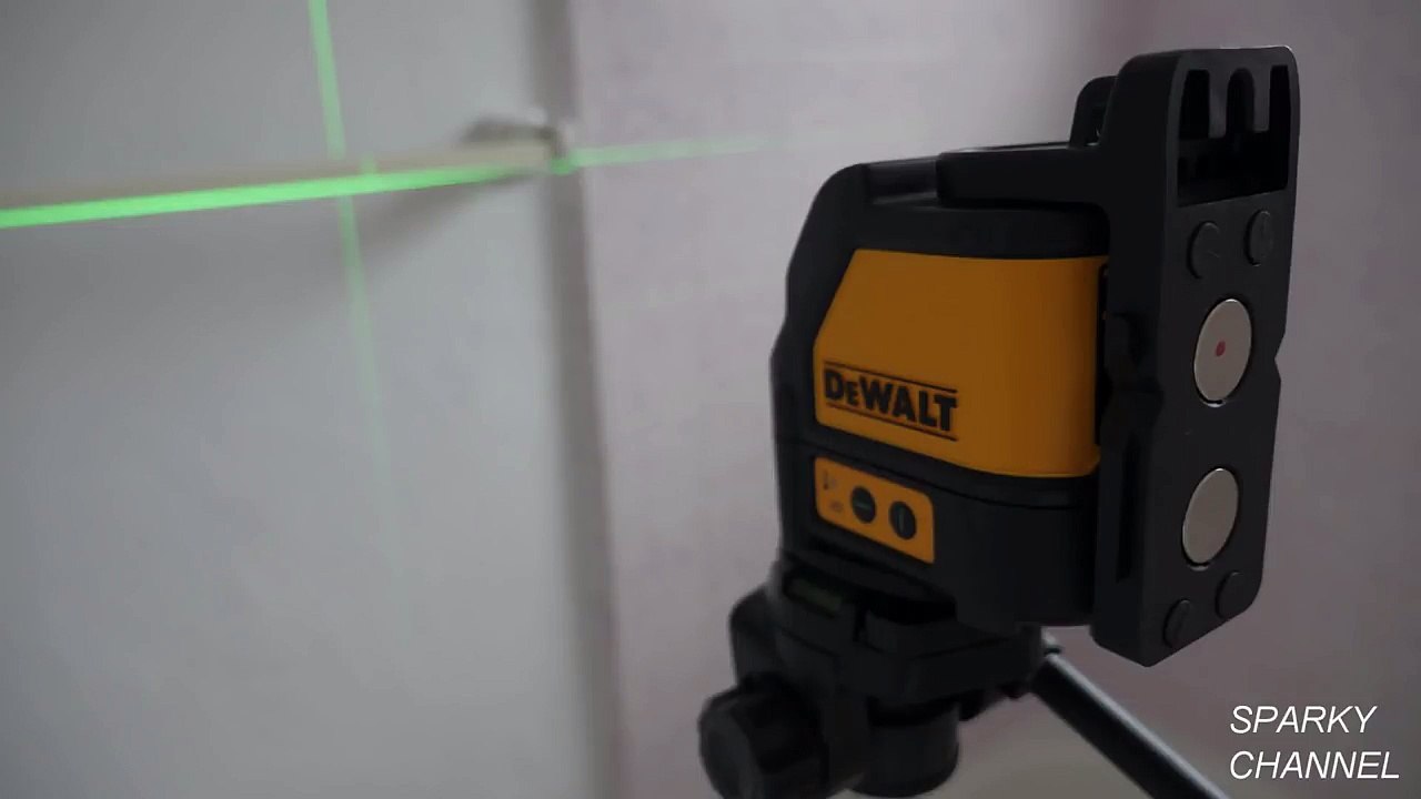 DeWalt DW088CG Green Cross Line Laser Review and Demo