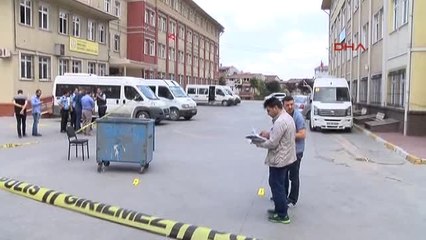 Öğrencilerin Gözü Önünde Okul Bahçesinde Çatışma: 3 Yaralı