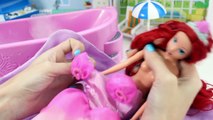 Cuarto de baño hora del baño muñeca Casa poco Sirena princesa el juguete vídeos Barbie Ariel