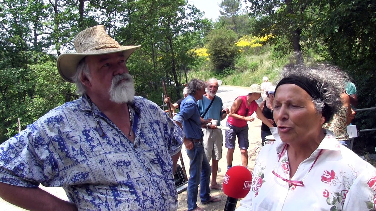 Bouriège : les habitants de St Sernin bloquent les éoliennes