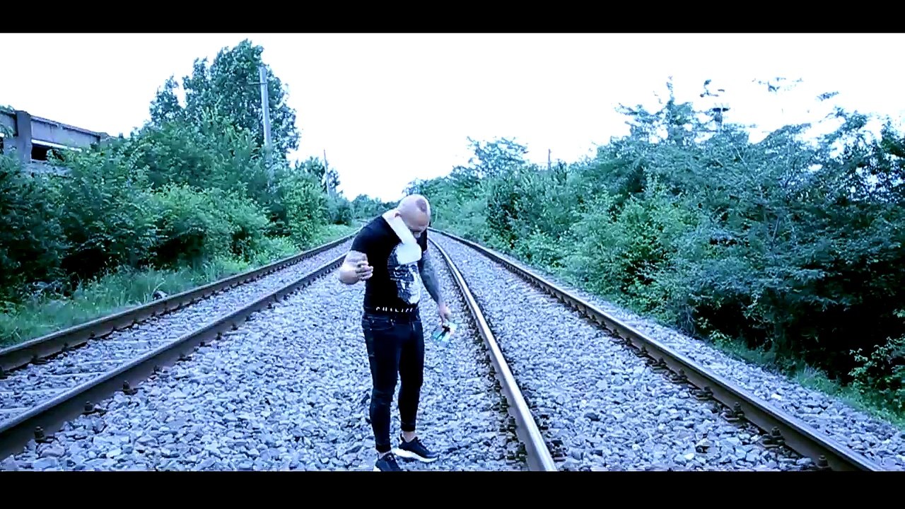 Dani Mocanu  Nicolae Guta - Pun pariu ca te gandesti la impacare ( Oficial Video )