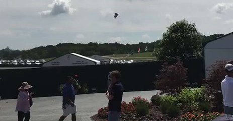 Video herunterladen: PenFed Blimp Catches Fire and Crashes at US Open in Wisconsin