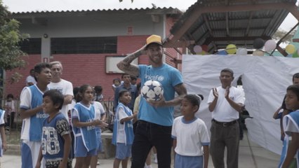 Ramos demuestra su lado más solidario en Perú