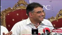 Asad Umar And Fawad Chaudhry's Jaw Breaking Reply To A Reporter Over His Stupid Question