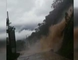 Cascada se desborda en vía Loja – Morona Santiago