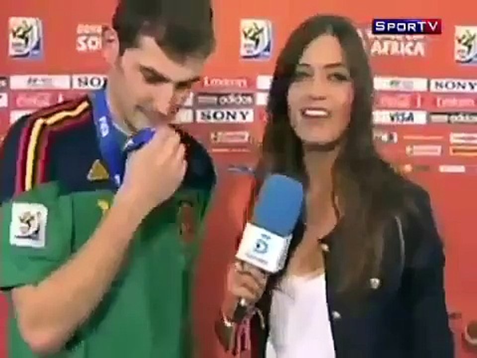 Iker Casillas Kiss Sara Carbonero After Title WC2010 Spain