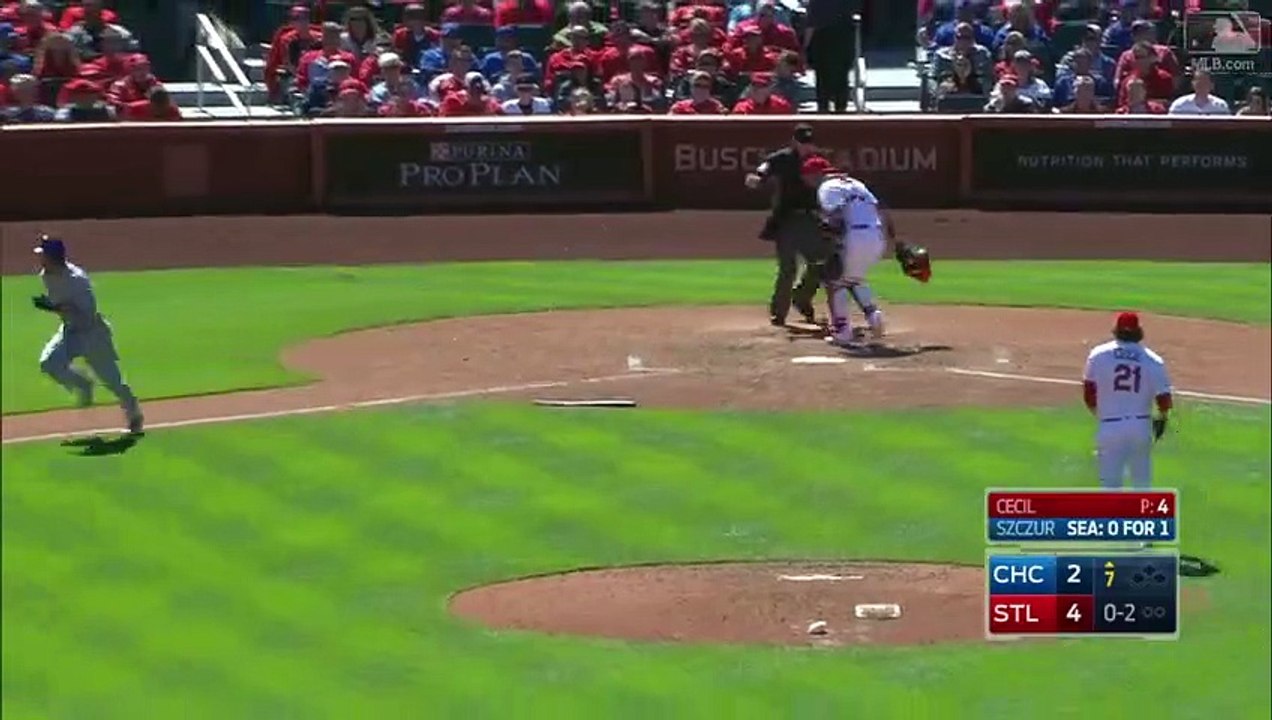 Baseball - La balle se coince sur son gilet...
