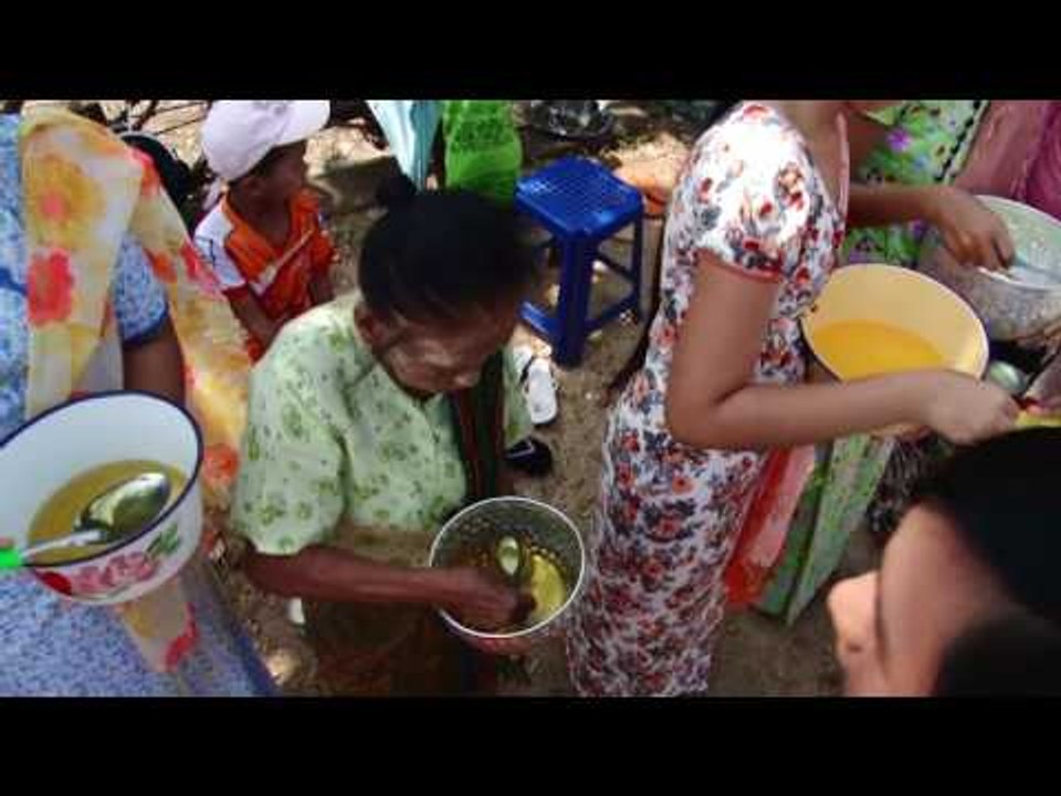 ထားဝယ္ေဒသက "ဆီဆြမ္း" ေလာင္းလွဴ ပြဲ ျမင္ကြင္း