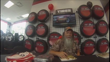 Duck Dynasty's Mountain Men Signing Autograph