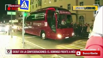 Cristiano Ronaldo, agasajado a su llegada a Rusia en su momento más difícil - YouTube