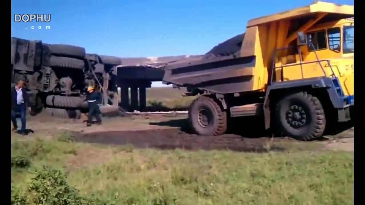 [Vehicles] amazing accidents fails videos of heavy construction equipment compilation 2016 - Destroy