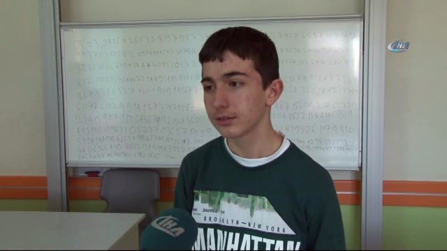 Pi Sayısının 3 Bin 141 Basamağını Ezberledi